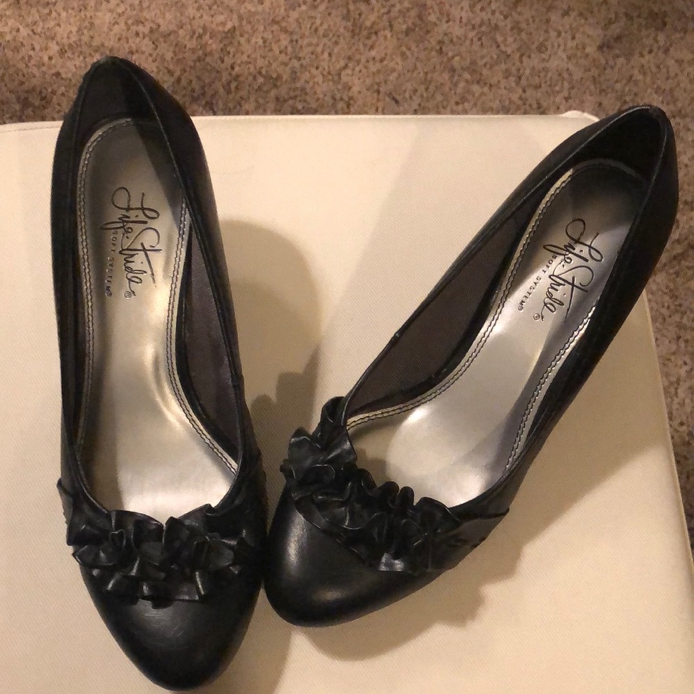 Black high heels, 7.5M, no box.